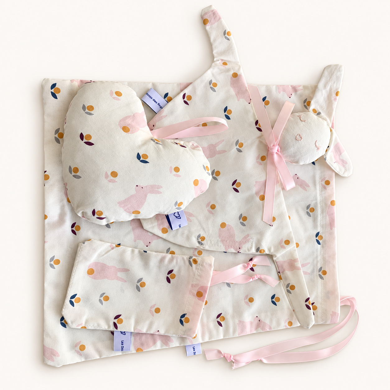 Coffret Lapin rose sur fond crème